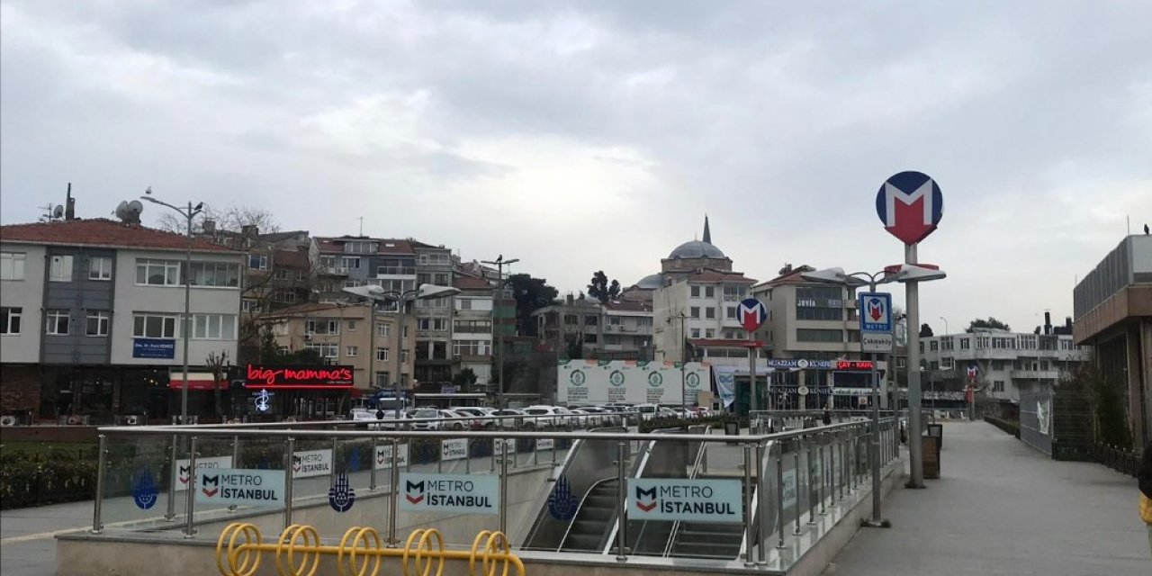 Saldırgan koca, boşanma aşamasındaki eşine sokak ortasında bıçakla saldırdı