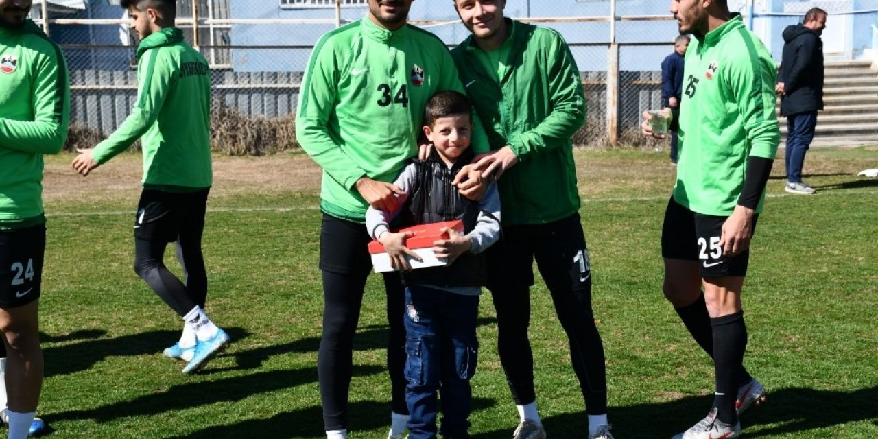 Diyarbekirspor’dan kitap okuyan öğrencilere anlamlı destek