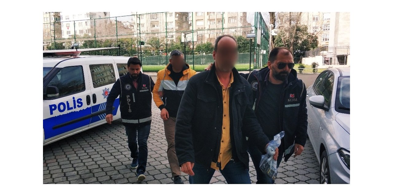 Otomobilde 4 tabanca ele geçti: 2 gözaltı