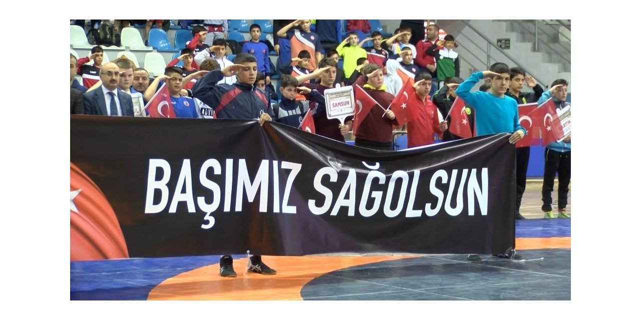 Seremonide asker selamı