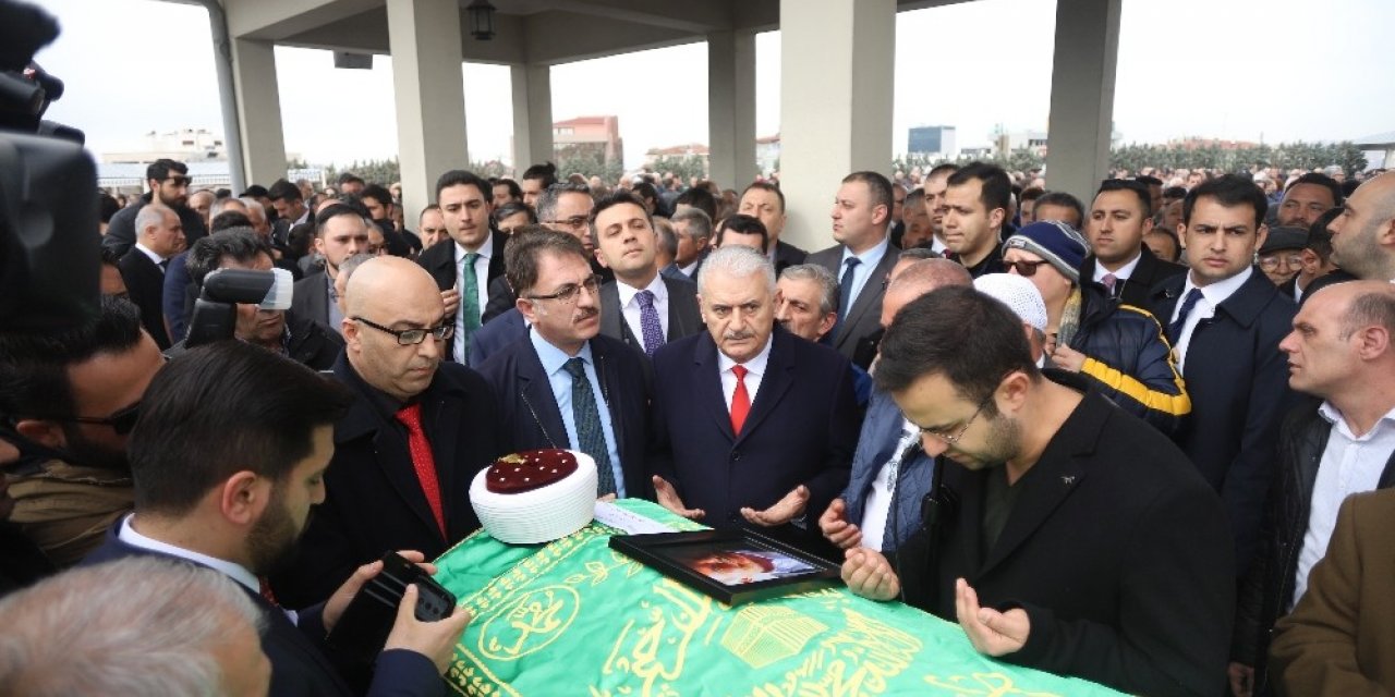 Kazada hayatını kaybeden ünlü hafız ve eşi son yolculuğuna uğurlandı