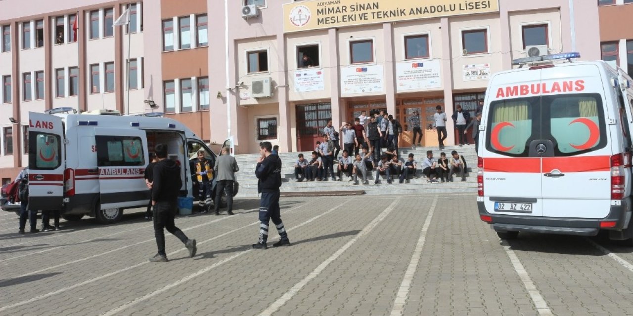 Adıyaman’da 40 öğrenci zehirlendi