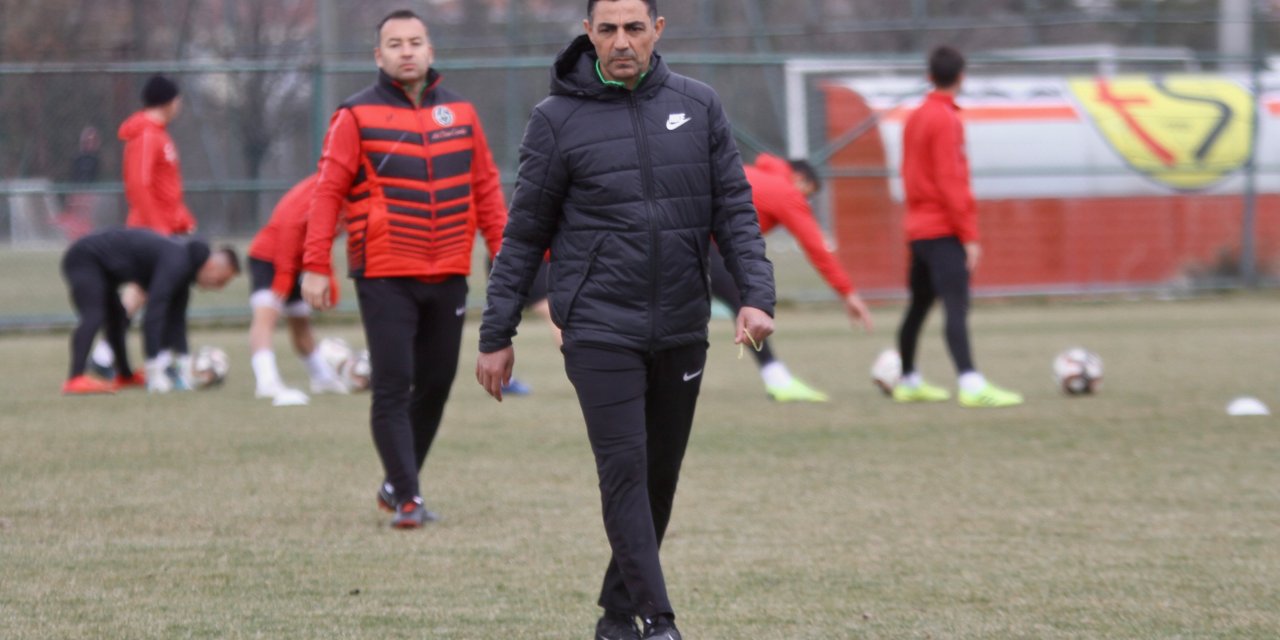 Eskişehirspor Teknik Direktörü Mustafa Özer oyuncularına güveniyor