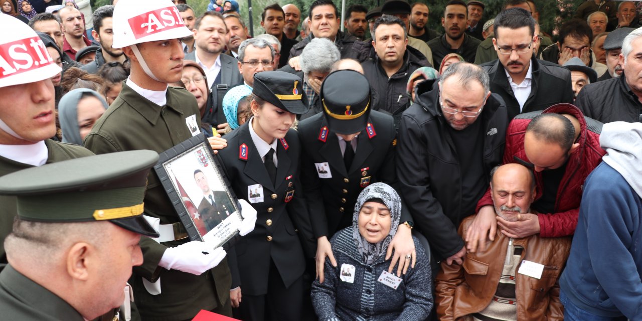 İdlib'de şehit olan Uzman Onbaşı Akman Denizli'de son yolculuğuna uğurlandı