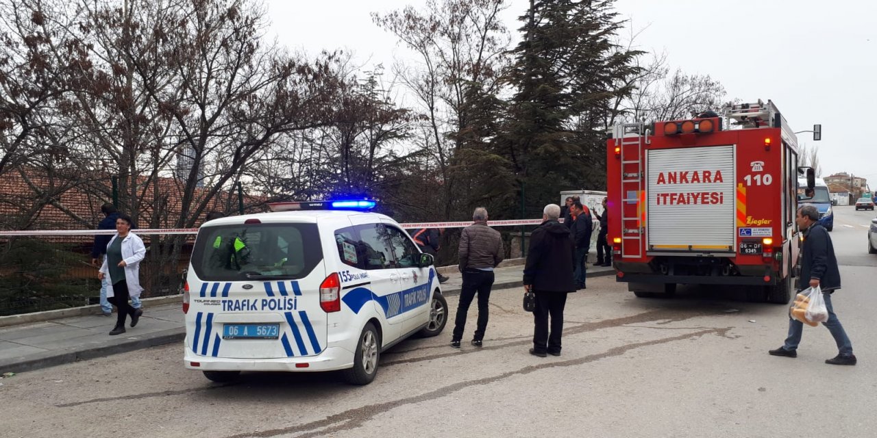 Kontrolden çıkan kamyonet okul bahçesine düştü