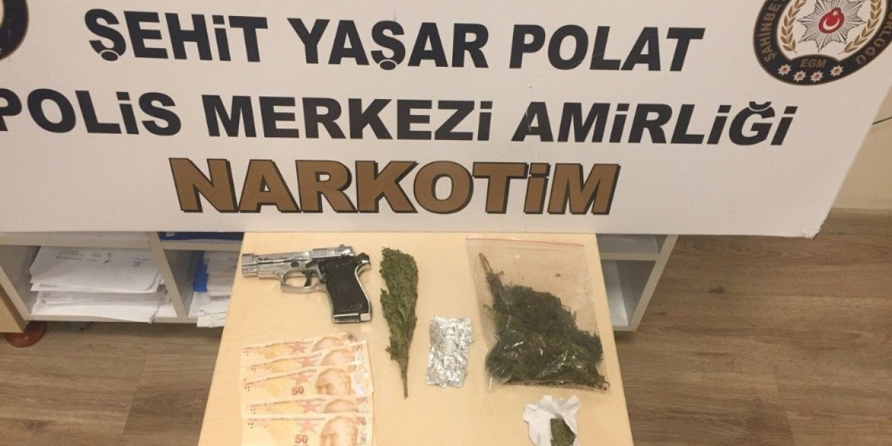 Yakalanacağını anlayınca uyuşturucuyu tuvalete döktü
