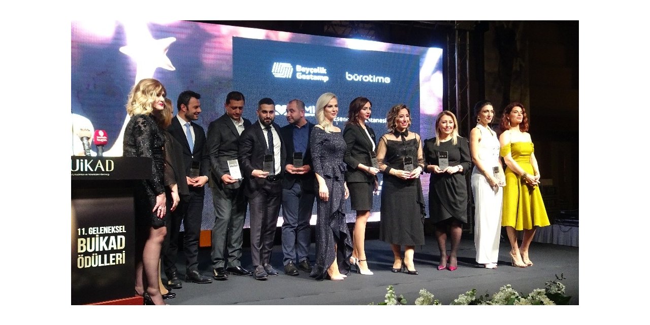 Bursa’da başarılı kadınlar ödüllendirildi