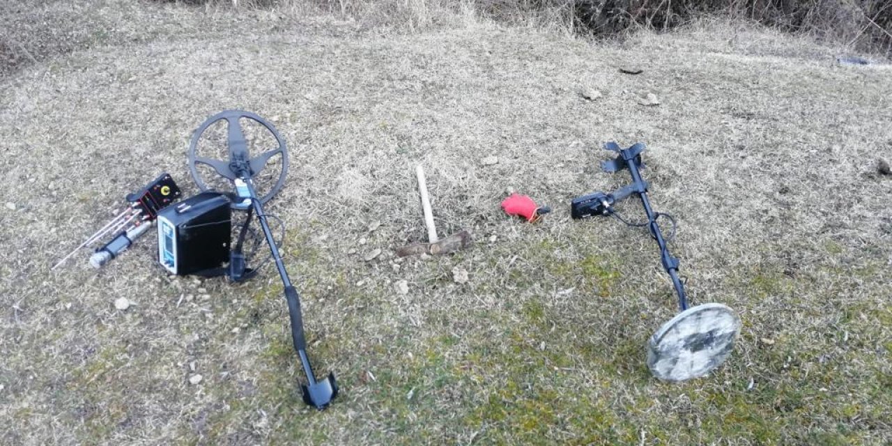 Kastamonu'da kaçak kazı yapan 2 kişi suçüstü yakalandı