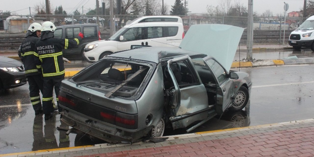Kocaeli’de 3 aracın karıştığı trafik kazasında 1 kişi yaralandı