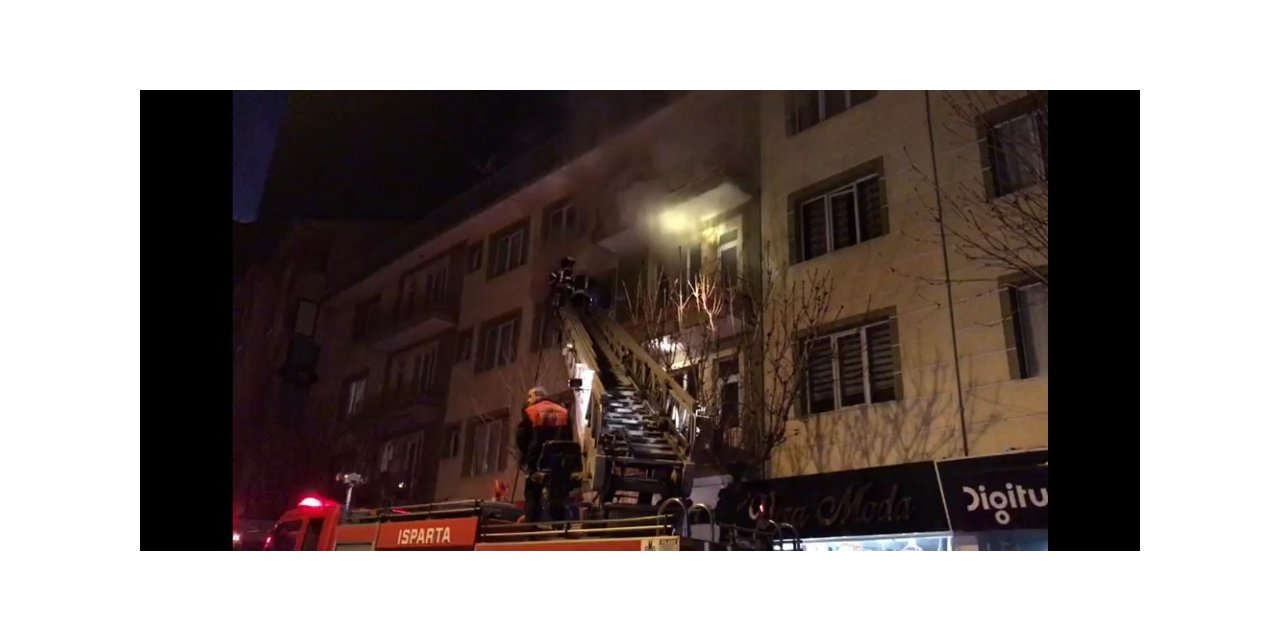 Öğrenci apartındaki yangın korkuttu
