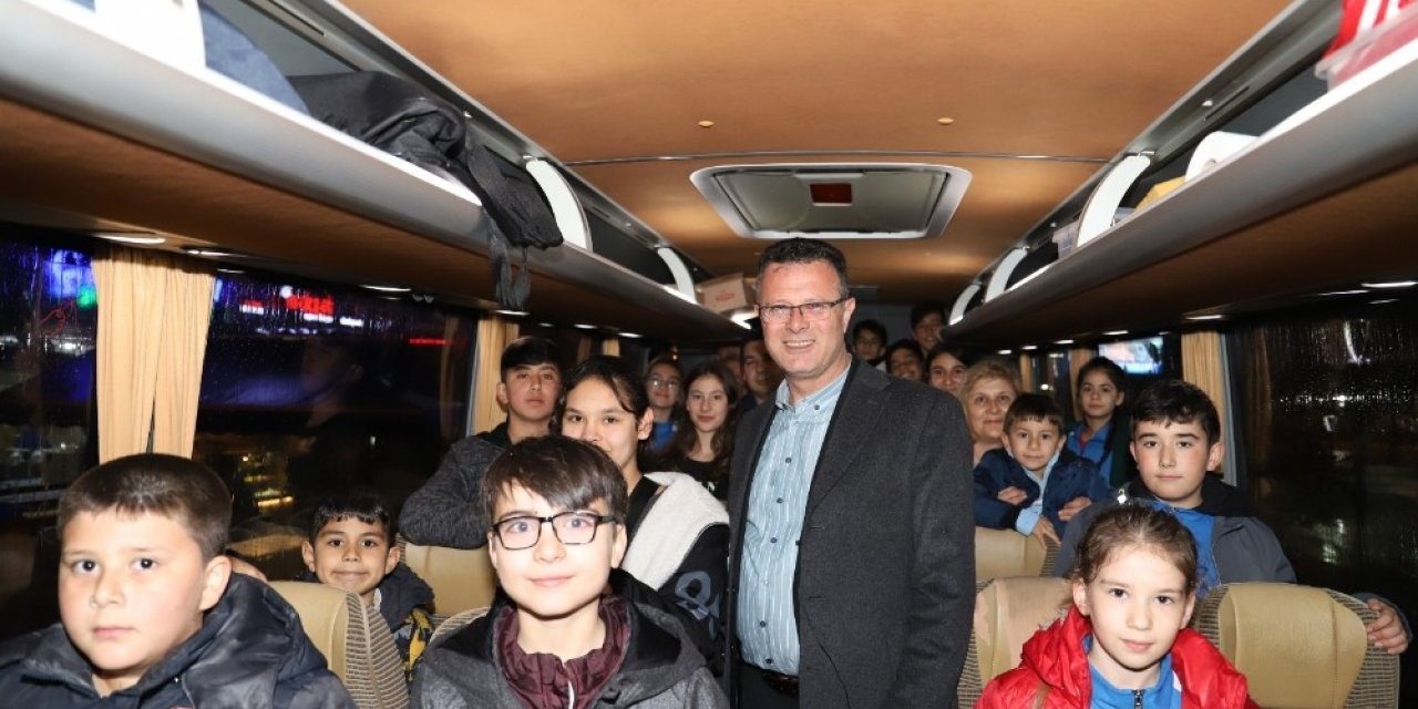 Alaşehirli karateciler İstanbul’a uğurlandı