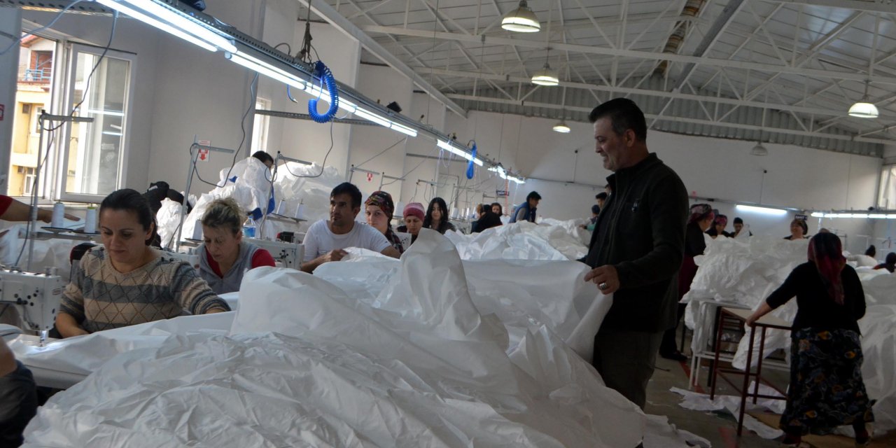 Zonguldak'ta kurulu firma antibakteriyel tulum siparişlerine yetişmeye çalışıyor