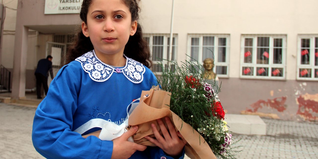 Mehmetçik ilkokul öğrencisinin davetini kırmadı