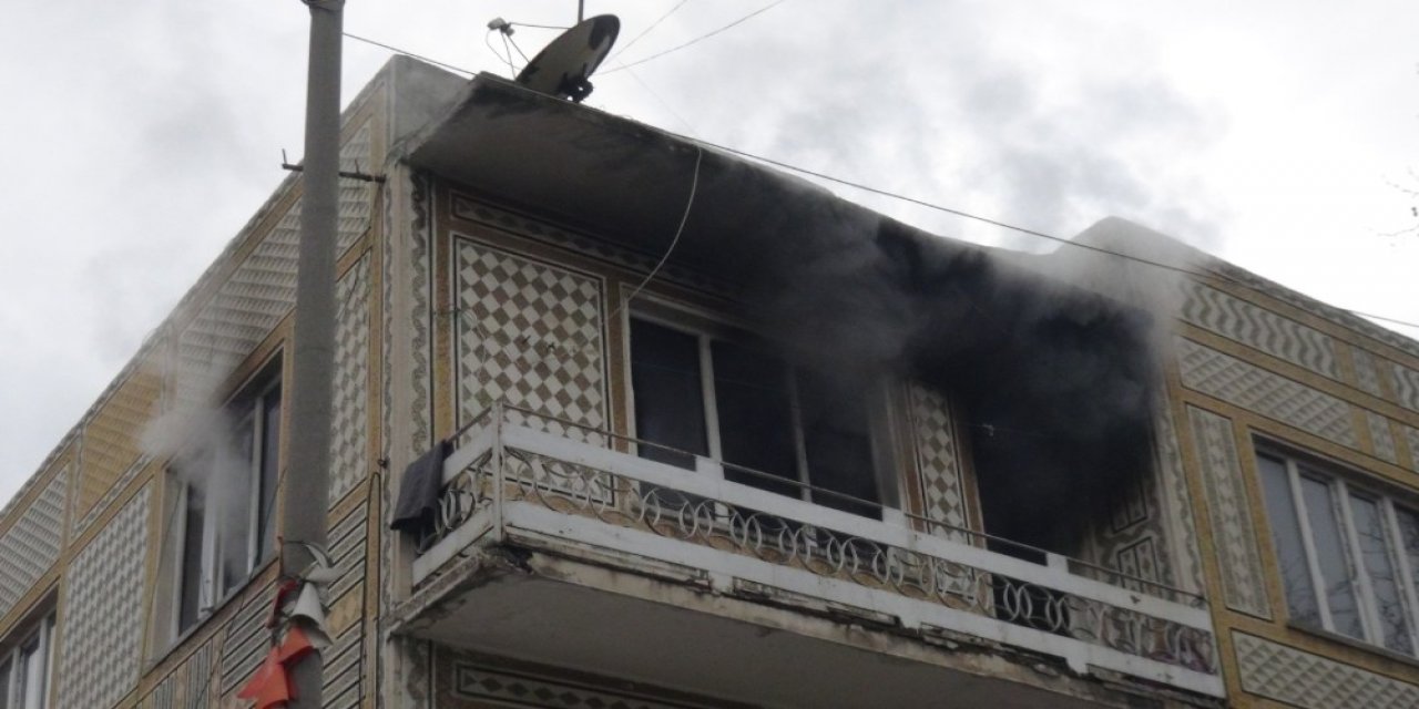 Adıyaman’da bina yangını: 2 kişi dumandan zehirlendi