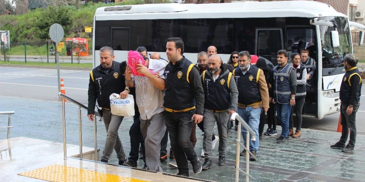 Alanya’da fuhuş çetesine operasyon