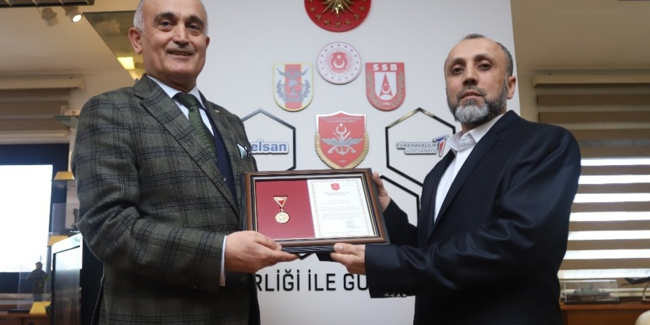 TSK Güçlendirme Vakfı’na 400 bin TL bağışta bulunan Keçiörengücü için madalya töreni yapıldı