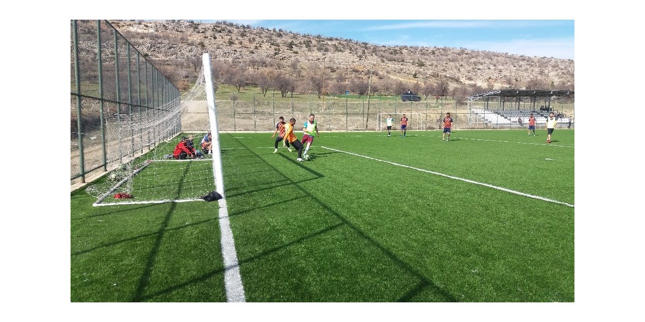 Dicle Gençlikspor oyuncuları, kaymakam ve emniyet personeli ile karşılaştı