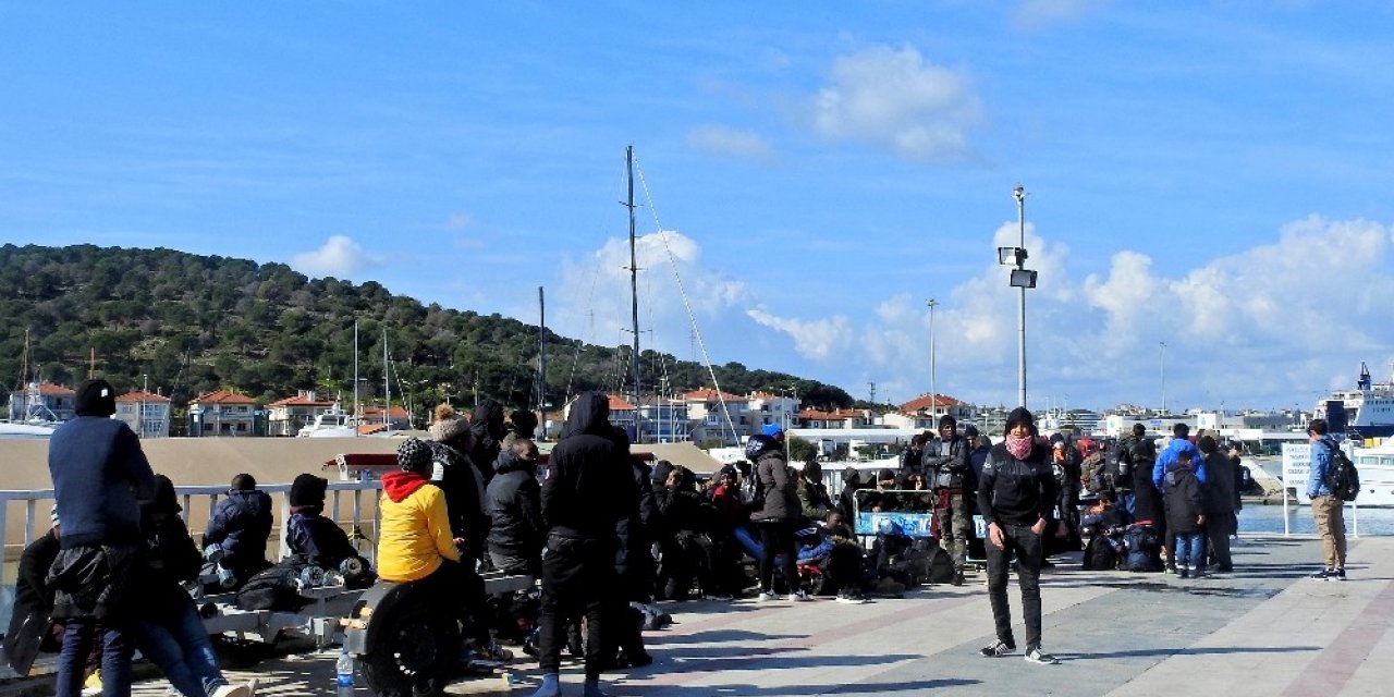 Çeşme’de göçmenleri Sahil Güvenlik kurtardı