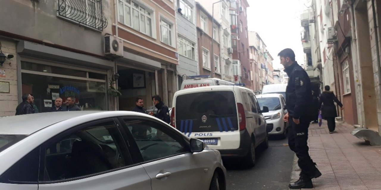 Fatih’te genç kız  evinde ölü bulundu