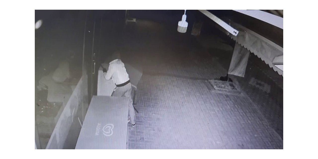 Maskeli hırsız marketi soyup kaçtı