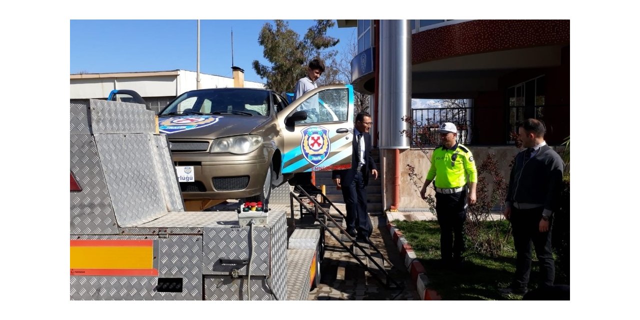 Öğrencilere emniyet kemerinin önemi anlatıldı