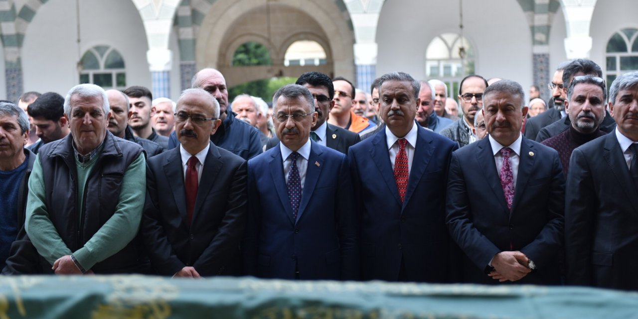 Cumhurbaşkanı Yardımcısı Fuat Oktay, Mersin'de esnafı ziyaret etti