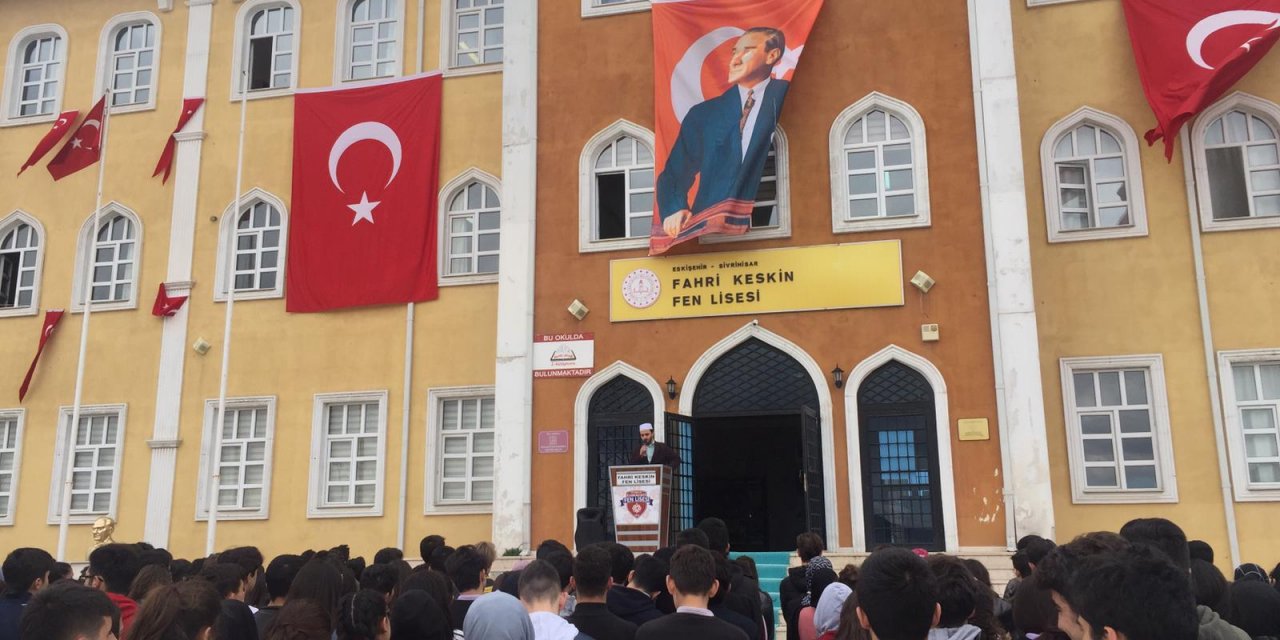 Sivrihisar'da öğrencilerden İdlib şehitleri için dua