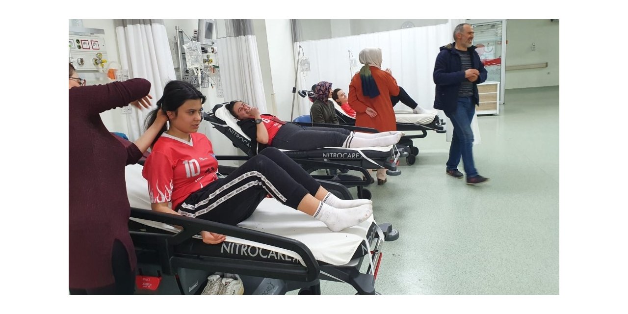 Öğrenciler yedikleri çiğ köfteden zehirlendi