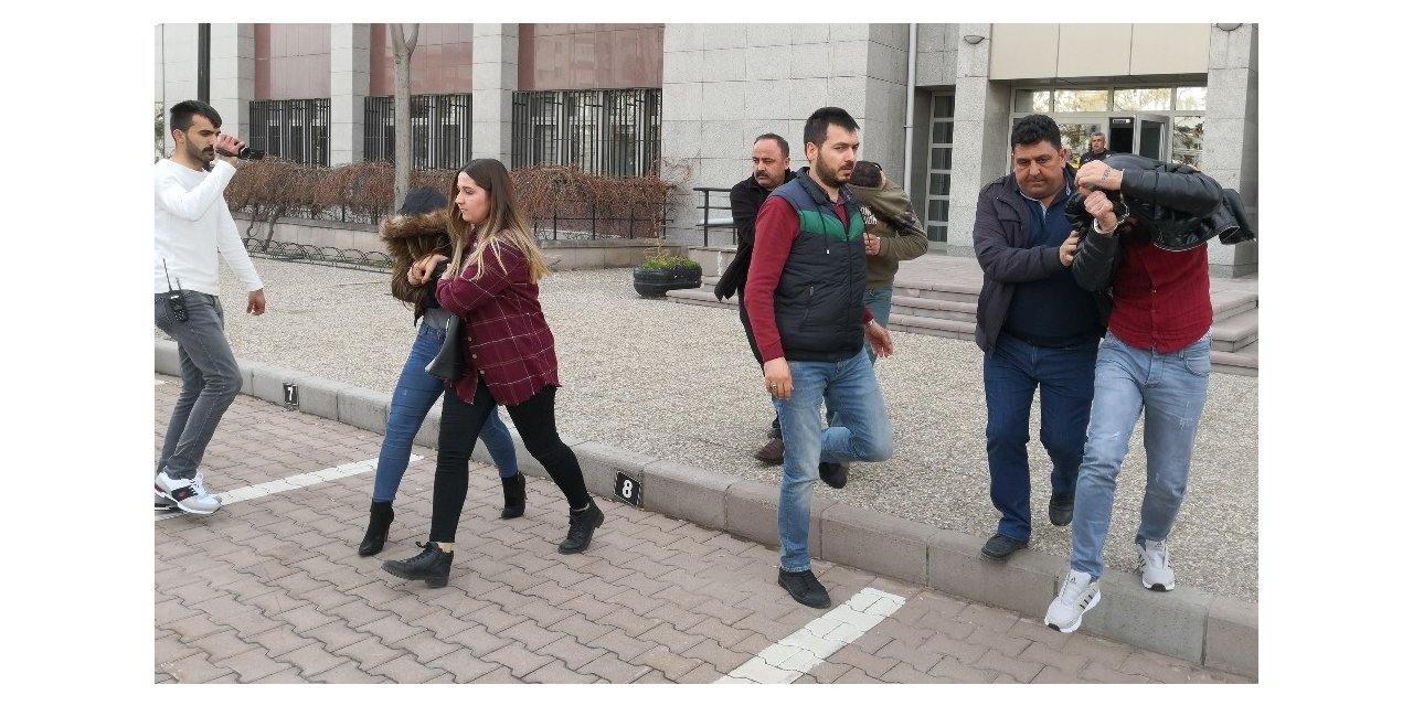 Benzin döküp otomobili yakanlar tutuklandı