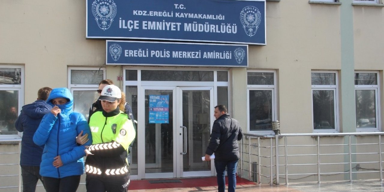Öğrenci velilerini dolandırdığı iddia edilen kadın adliyede