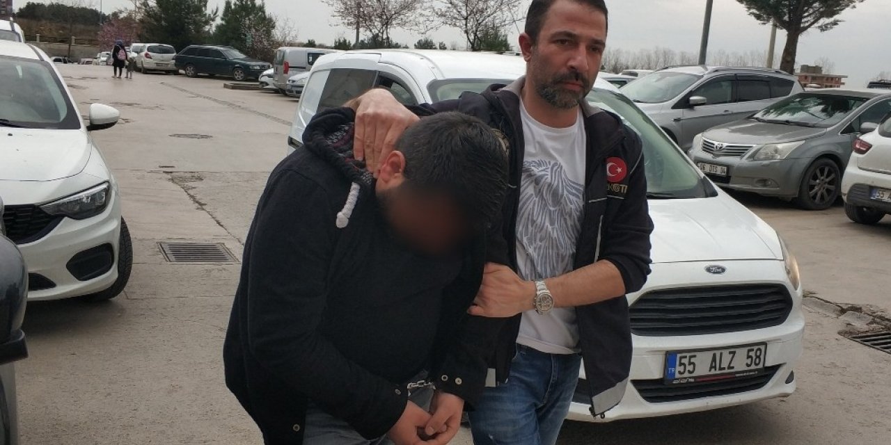 Evinde uyuşturucuyla yakalandı
