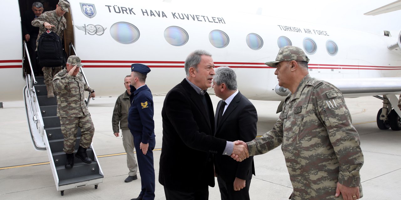 Bakan Akar ve komutanlar sınırın sıfır noktasında