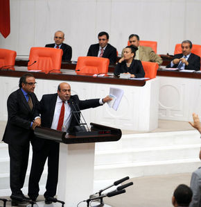 TBMM'de 'Şerefsiz' kavgası