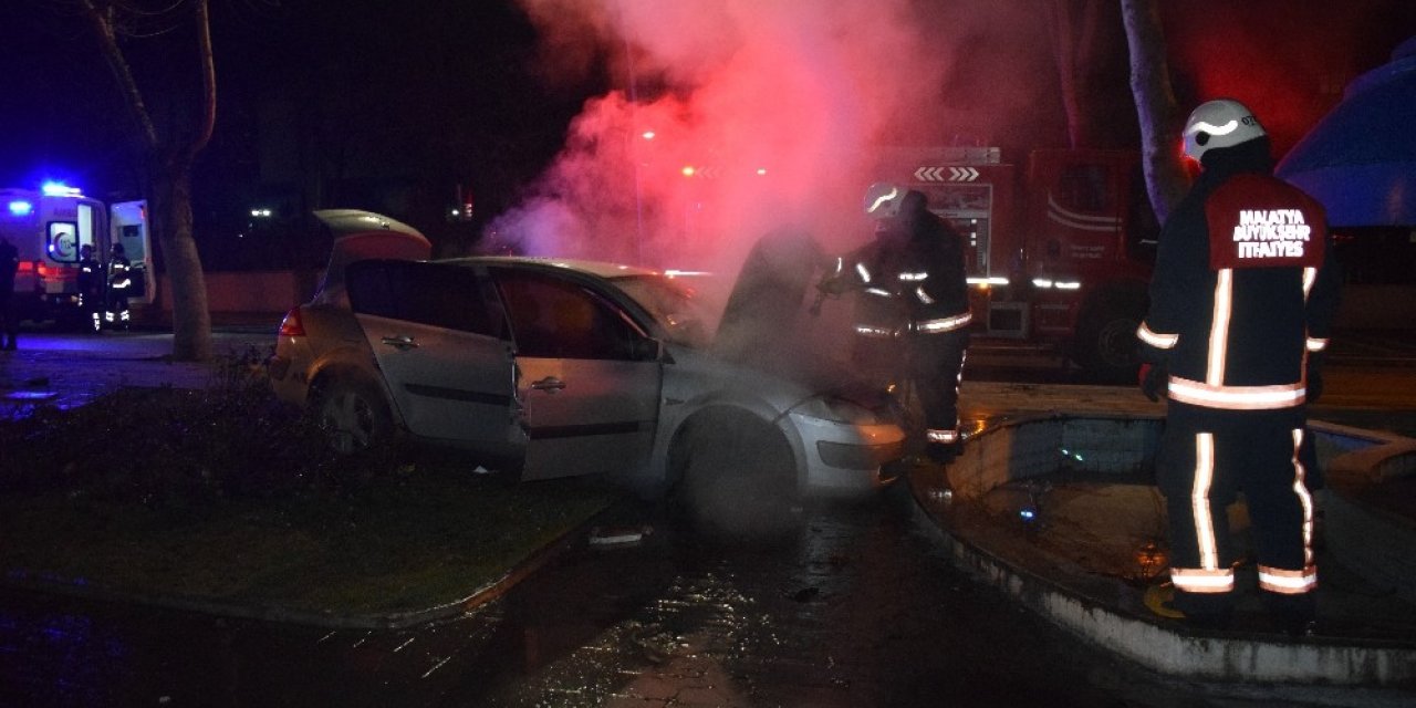 Malatya’da kaza yapan otomobil yandı: 4 yaralı