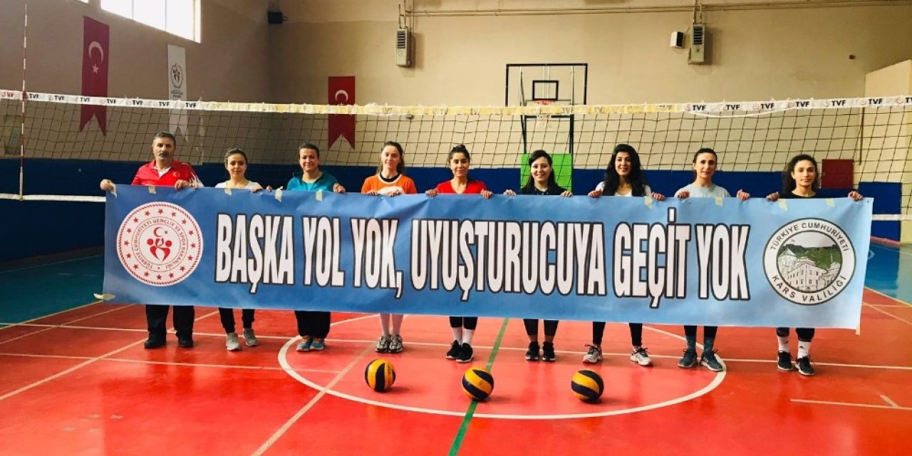 Kars’ta voleybol turnuvasında uyuşturucuya dikkat çekildi