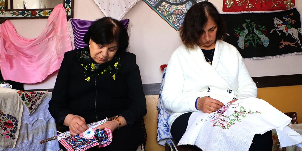 Konya'nın asırlık peşkirlerini gün yüzüne çıkarıyorlar 