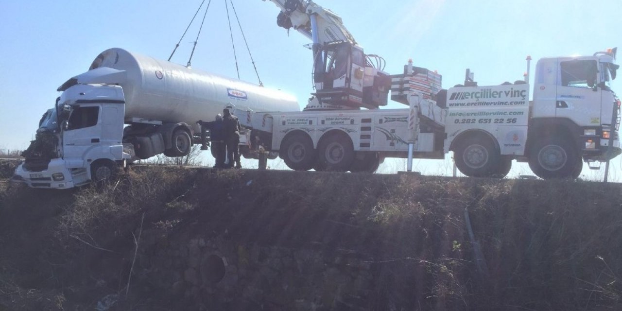Tekirdağ’da LPG yüklü tır devrildi