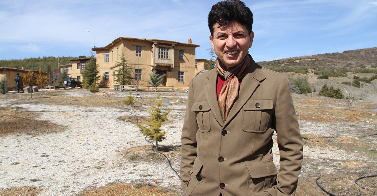 Ünlü komedyen Fatih Mühürdar Konya'da kerpiç ev alacak