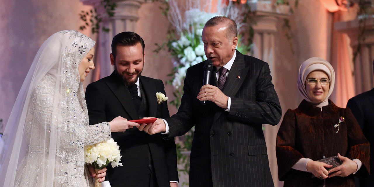 Cumhurbaşkanı Erdoğan yeğeninin nikah şahitliğini yaptı