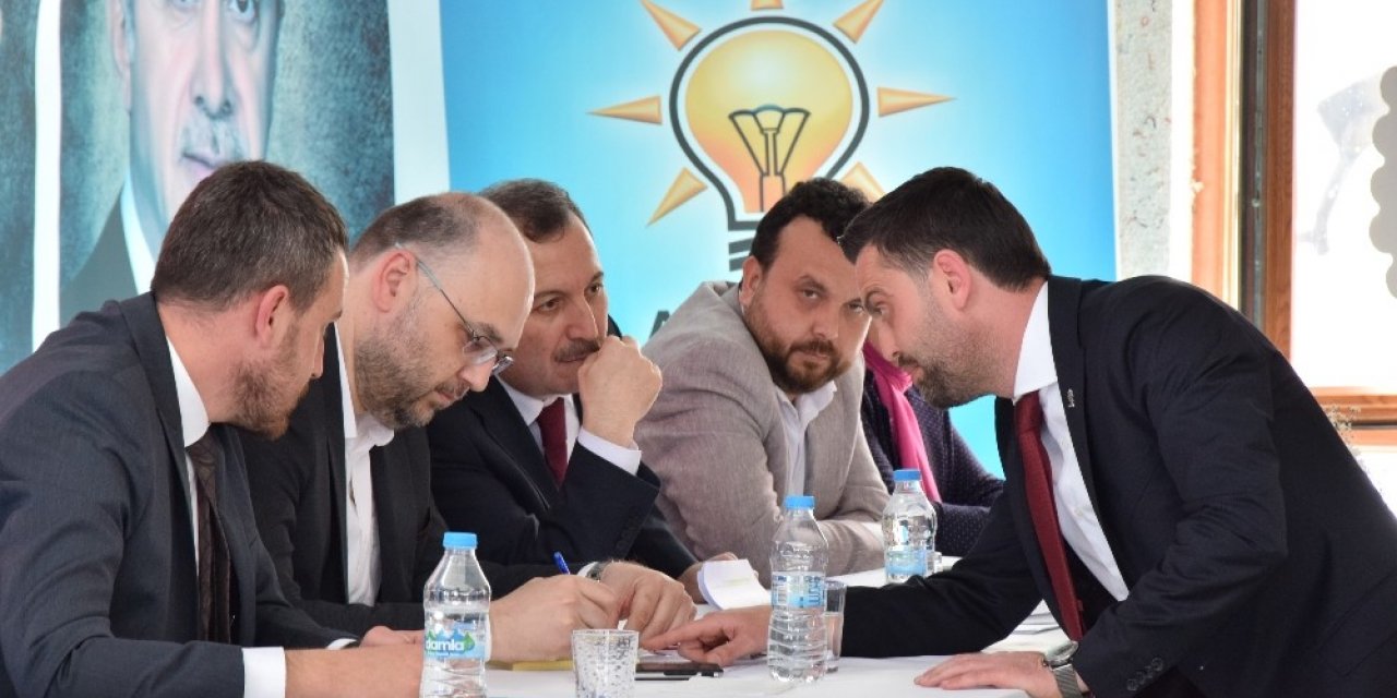 AK Parti Lapseki kongresinde Namık Ergin başkan seçildi