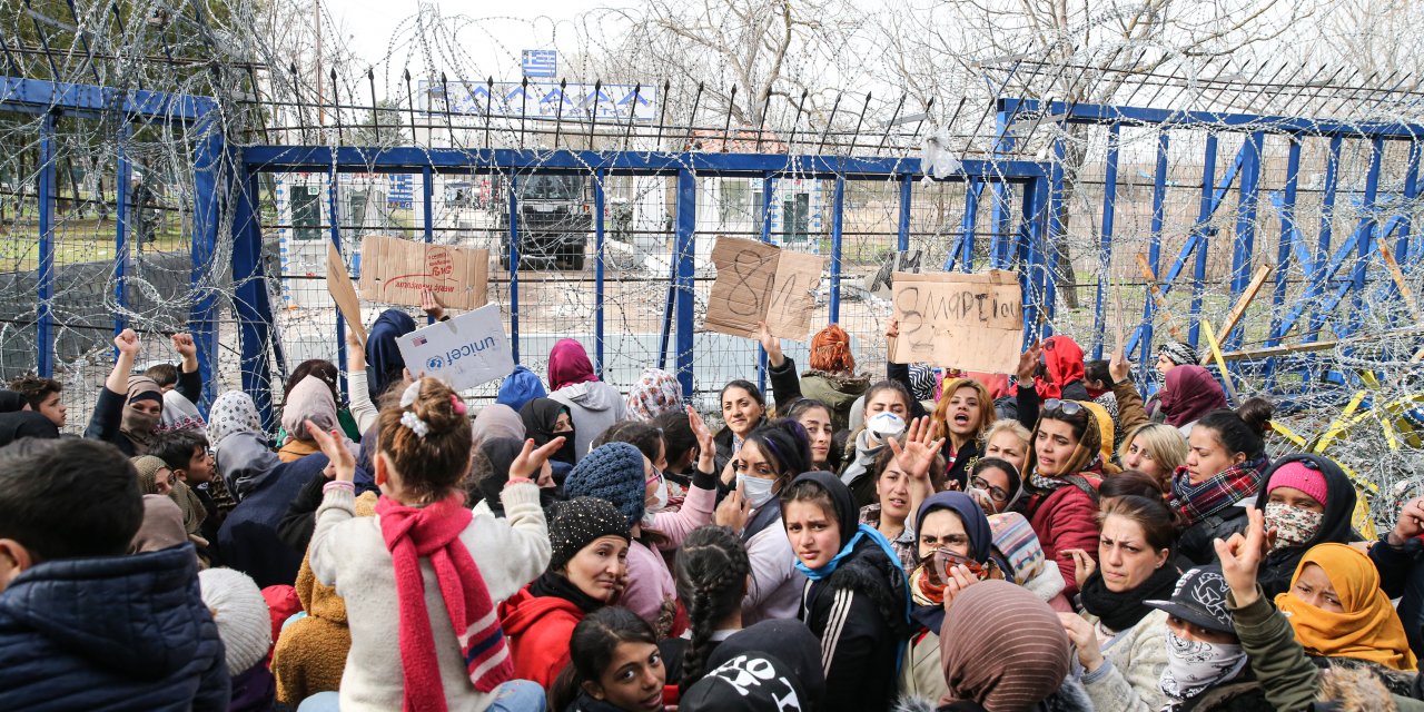 Dünya Kadınlar Günü'nde sığınmacı kadınlardan "kapıları açın" eylemi