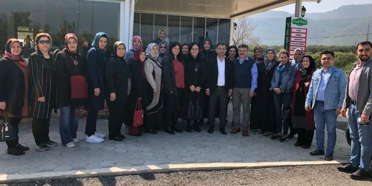 Bilgili kadınlarla kahvaltıda buluştu