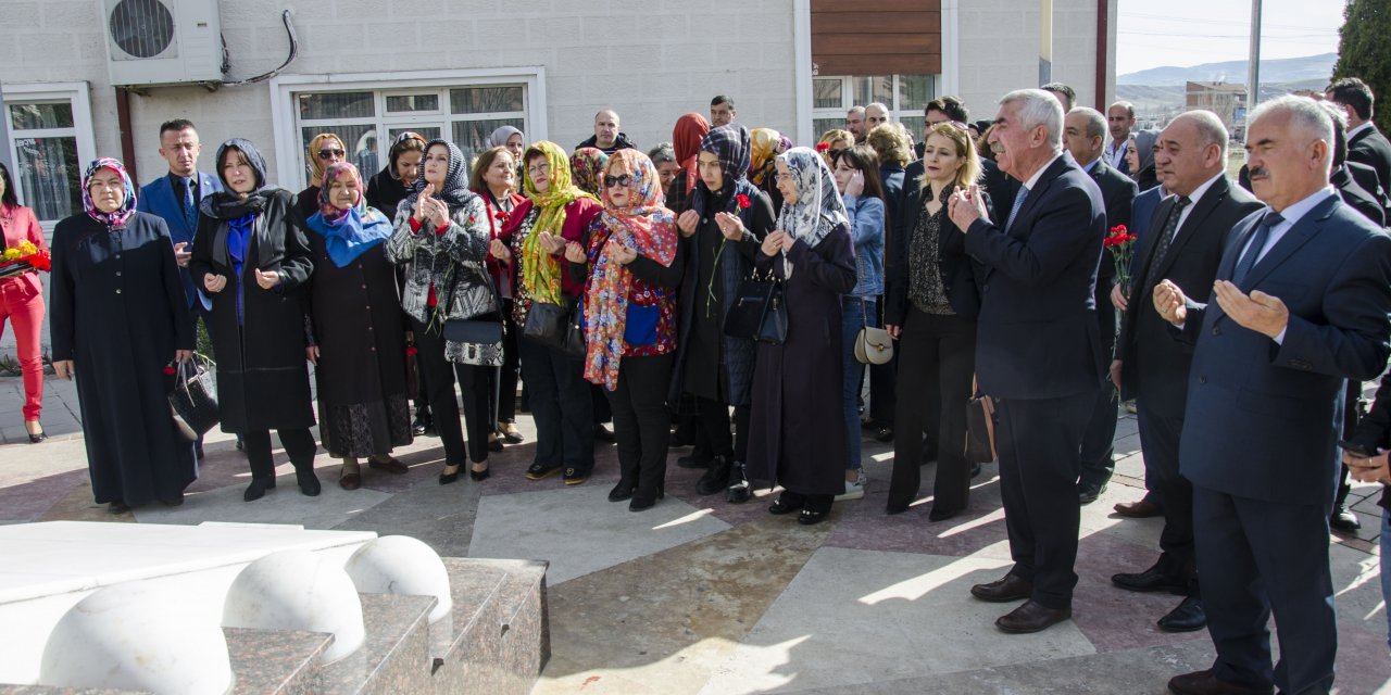 İlk kadın milletvekillerinden Satıkadın mezarı başında anıldı