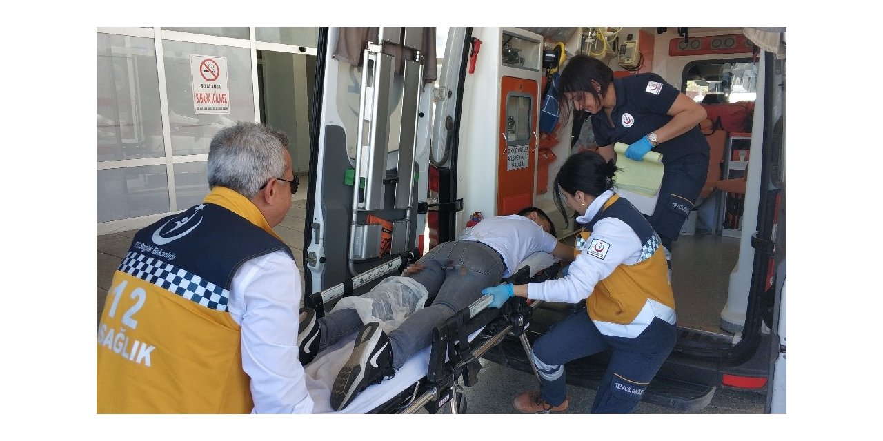 Bıçaklı saldırıda hastanelik oldu