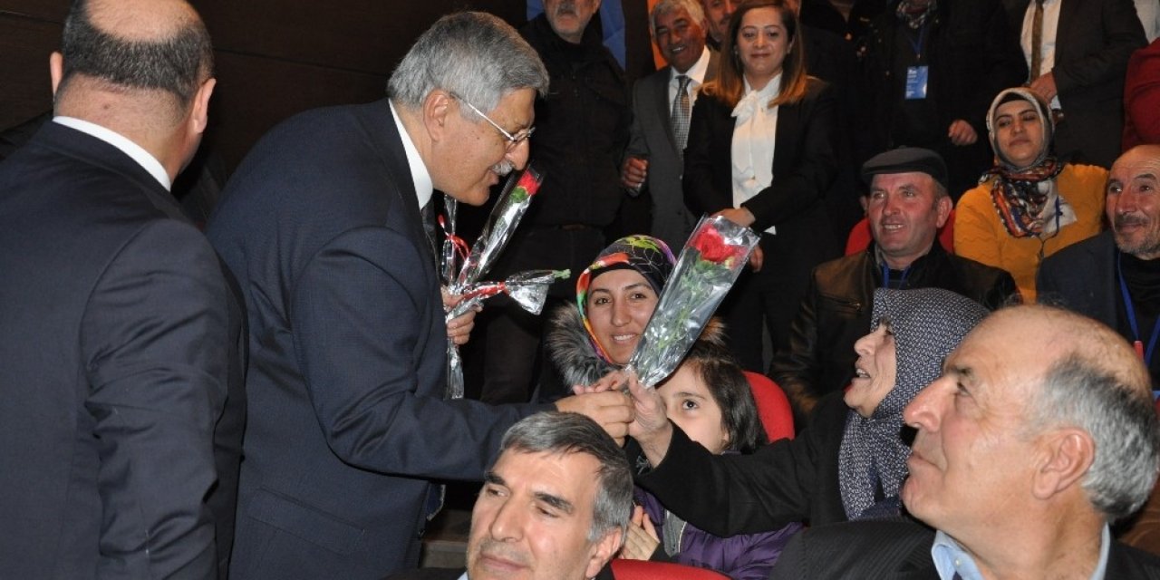 AK Parti Genel Başkan Yardımcısı Demiröz’den CHP’li Özkoç’a gönderme