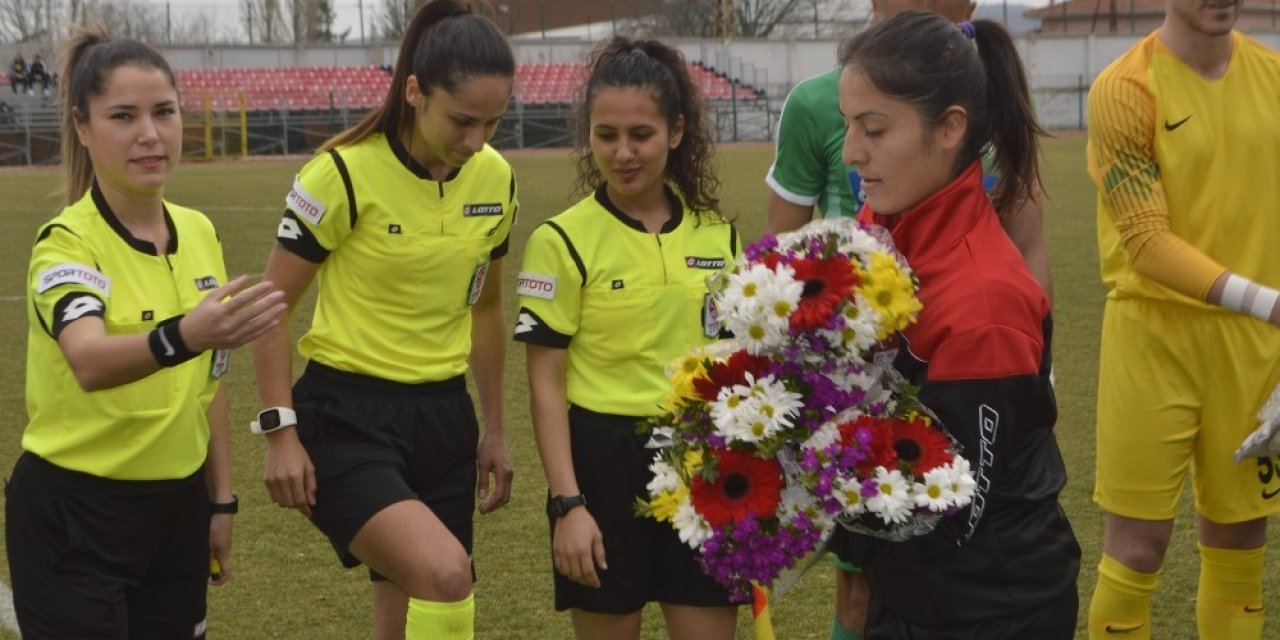 Bölgesel Amatör Lig mücadelesinde sahada kadınlar görev yaptı