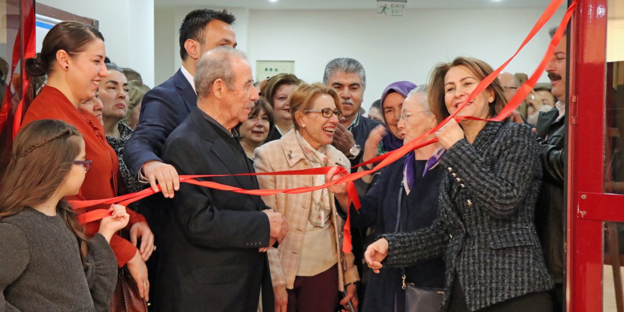 Kadın kursiyerlerin resim sergisi açıldı