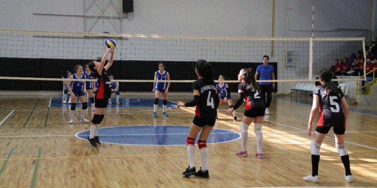 Yarı final voleybol maçları sona erdi