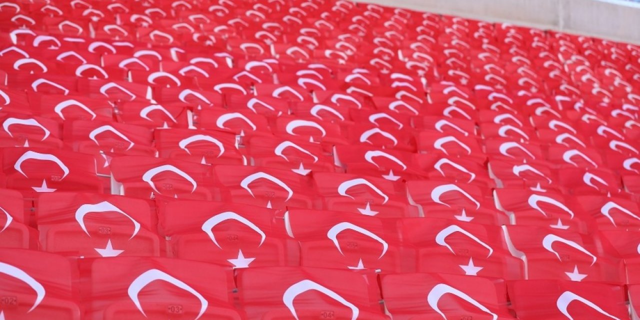 4 Eylül Stadyumu bayraklarla donatıldı