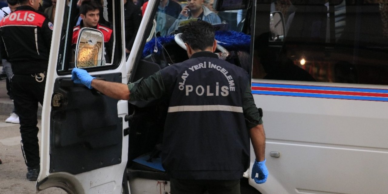 Adana’da bir minibüs şoförü öldürüldü